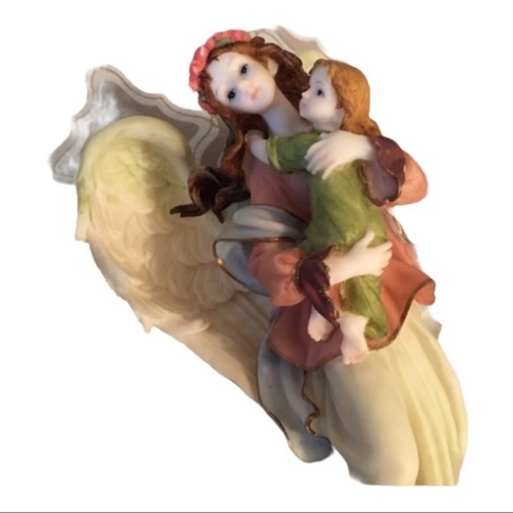 Beautiful Vintage Angel Figurine - Picture 2 of 9